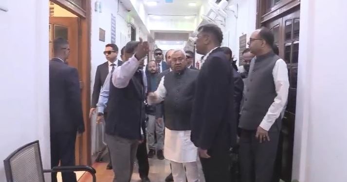 Nitish Kumar inspecting Bihar Secretariat photo, Bihar secretariat inspection images, officers meeting with CM Nitish visuals