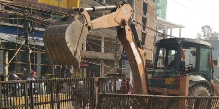 Patna Anti Encroachment Drive Bulldozer Photo Samrat Choudhary Bihar Law and Order Image Patna DM Tyagarajan Encroachment Review Photo