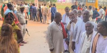 बिहार विधानसभा चुनाव 2025 में पहले चरण का मतदान जारी बिहार चुनाव 2025 लखीसराय में वोटिंग का उत्साह पटना में धीमी वोटिंग, मतदाता केंद्रों पर सन्नाटा बिहार में 11 बजे तक 27.65 प्रतिशत मतदान का ग्राफ