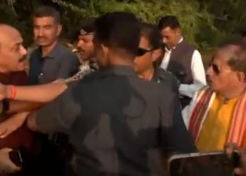 Vijay Sinha Convoy Attack in Lakhisarai, Bihar Election Violence Image, RJD BJP Clash Photo, लखीसराय मतदान झड़प तस्वीर