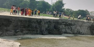 Ganga river erosion in Kutubpur Diara Bhikhari Thakur village Ganga cut in Saran Chhapra Ganga flood Bihar Bhojpuri Shakespeare village submerged in river
