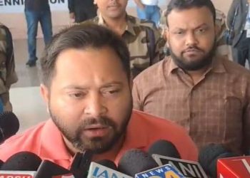 Tejashwi Yadav Bihar Rally Photo, Tejashwi Yadav addressing crowd in Aurangabad, Tejashwi Yadav press statement Patna Airport, Bihar Election 2025 Mahagathbandhan Campaign