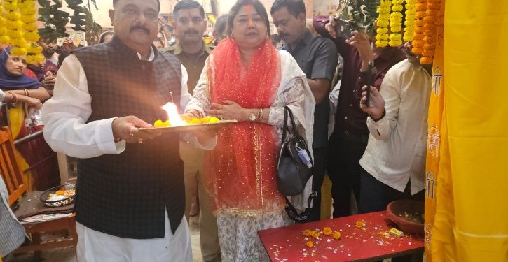 पुनौरा धाम में विवाह पंचमी का आयोजन.. मुख्य यजमान बने बिहार राज्य धार्मिक न्यास पर्षद के अध्यक्ष प्रो. रणबीर नंदन