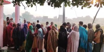 बिहार चुनाव 2025 मतदान केंद्र की तस्वीर गया में मतदान करते मतदाता भागलपुर वोटिंग अपडेट फोटो बिहार विधानसभा चुनाव दूसरा चरण वोटिंग 2025
