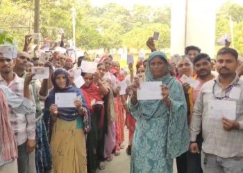 Bihar Election 2025 Voting Photo, Bihar First Phase Voting Booth, Chhapra Voting Bihar, Bihar Election Voters Queue, Bihar Assembly Election 2025