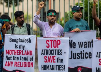Bangladesh Hindu violence protest image, India Bangladesh diplomatic tension, Mohammad Yunus government Bangladesh, Hindu minority attack Bangladesh