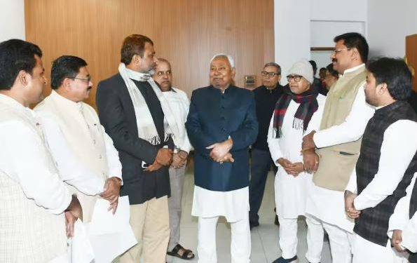 AIMIM Bihar MLAs Meeting CM Nitish Kumar Akhtarul Iman Press Statement Bihar Politics Bihar Election 2025 AIMIM Analysis AIMIM MLA Murshid Alam with Nitish Kumar