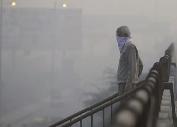 Delhi pollution smog image, Hajipur AQI 617 pollution image, Bihar air quality winter smog image,