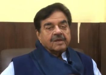 Shatrughan Sinha Babri Masjid Statement Image, Babri Masjid Niv Pujan Bengal Crowd Photo, Murshidabad Babri Masjid Event Picture, TMC BJP Political Clash Bengal Image