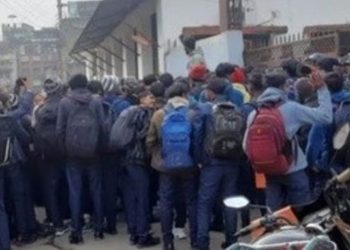 Nepal Birgunj violence visuals बीरगंज में कर्फ्यू और पुलिस तैनाती India Nepal border alert security Birgunj mosque vandalism protest