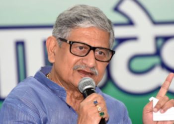 Lalan Singh Munger meeting photo, central minister angry on officers, Jal Jeevan Mission review Bihar, BUIDCO officer scolding image, Munger district review meeting news