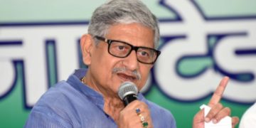 Lalan Singh Munger meeting photo, central minister angry on officers, Jal Jeevan Mission review Bihar, BUIDCO officer scolding image, Munger district review meeting news