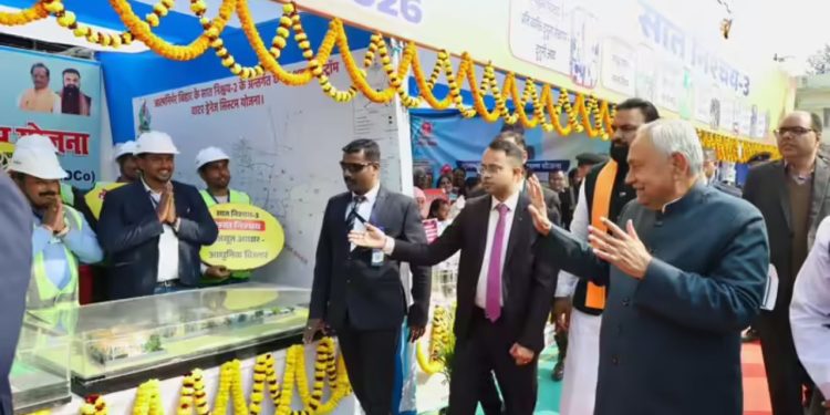 Nitish Kumar in Chhapra Samriddhi Yatra, Sonepur Mela 2026 development plan, Chhapra new bridges project, Baba Harihar Nath temple Sonepur, Bihar CM Nitish Kumar public meeting