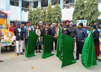 Bettiah road safety awareness rath, DM Taranjot Singh green flag road safety, सड़क सुरक्षा माह बेतिया कार्यक्रम, traffic awareness campaign Bettiah