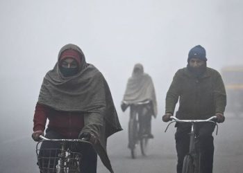 Bihar Cold Wave Image, Dense Fog in Bihar Roads, IMD Alert Bihar Map, People in Bihar During Winter, Patna Low Visibility Fog, Bihar School Closure Due to Cold