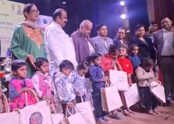 जीविका दीदी द्वारा सिली पोशाक वितरण, आंगनवाड़ी बच्चों को यूनिफॉर्म, श्रवण कुमार मदन सहनी कार्यक्रम, बिहार जीविका रोजगार योजना