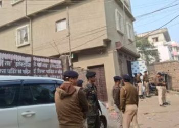 NEET छात्रा केस जांच, SIT छापेमारी गांव, मनीष रंजन गांव छापा, बिहार क्राइम न्यूज, DNA जांच पुलिस