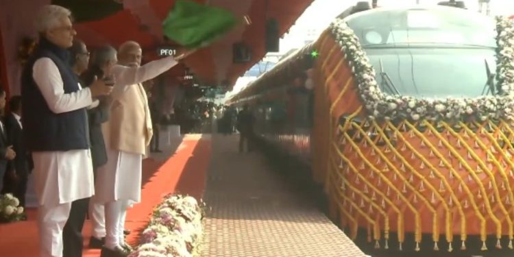 PM Modi at Malda Station, Vande Bharat Sleeper Train Howrah Guwahati, Amrit Bharat Express Bengal, Indian Railways New Train, Malda Railway Projects