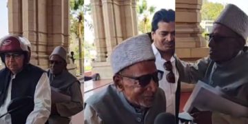 UP Assembly scooter entry of SP MLA Alam Badi, आलम बदी विधानसभा पहुंचते हुए, Uttar Pradesh Assembly Budget Session visuals