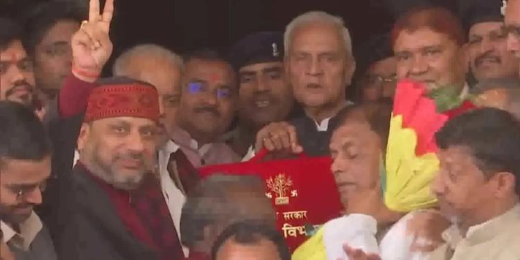 बिहार बजट 2026 में नीतीश सरकार ने विकास, कृषि, महिला सशक्तिकरण और नागरिक सुविधाओं को लेकर 5 बड़े ऐलान किए। जानिए बजट की खास बातें और इसका बिहार पर असर।