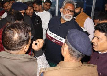 Pappu Yadav Patna residence police action, पप्पू यादव के घर पहुंची पुलिस, Bihar MP arrest warrant news, Patna political controversy image