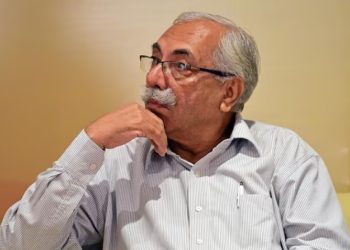 RK Misra senior journalist file photo, आर के मिश्रा अहमदाबाद पत्रकार, Veteran Journalist RK Misra portrait, RK Misra media legend India