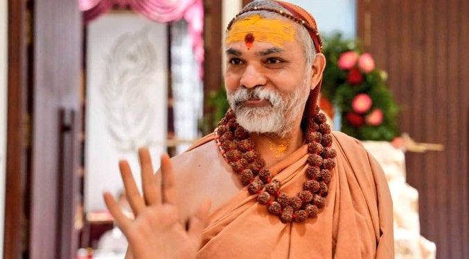 Swami Avimukteshwaranand Saraswati latest photo, Prayagraj District Court building image, Jhunsi police station Prayagraj, Hindu saint press conference India