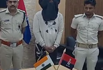 फर्जी टीटीई गिरफ्तार: काला कोट पहन नेपाली युवक एक्सप्रेस ट्रेन में कर रहा था अवैध वसूली, यात्रियों ने पकड़ा