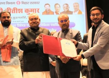 Nitish Kumar giving appointment letters to doctors in Patna, Bihar health department appointment ceremony at Urja Auditorium, Bihar CM with newly appointed medical officers, 1224 doctors recruitment event Bihar