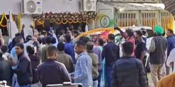 राजद कार्यालय में तेजस्वी यादव का जबरदस्त स्वागत.. कार्यकर्ताओं में उत्साह