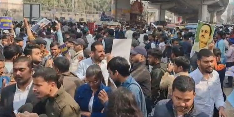 Patna students protest for UGC new rules, गांधी मैदान में UGC समर्थन प्रदर्शन, पटना में छात्र और पुलिस बैरिकेडिंग, UGC बिल पर छात्र आंदोलन